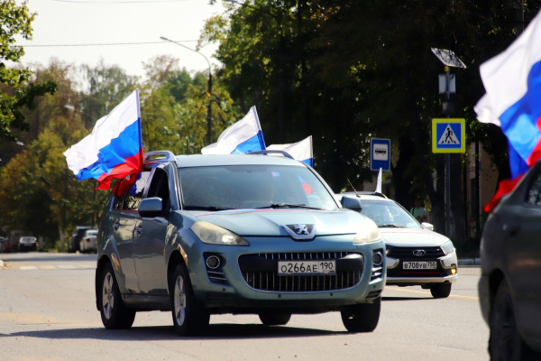 Автопробег в честь Дня флага