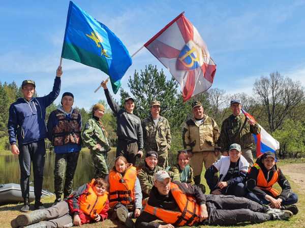 10 мая воспитанники и выпускники ВПК &quot;ВОИН&quot; имени Н.Ю. Хохлова провели сплав на лодках по реке &quot;Нерская&quot;, посвящённый Дню Победы