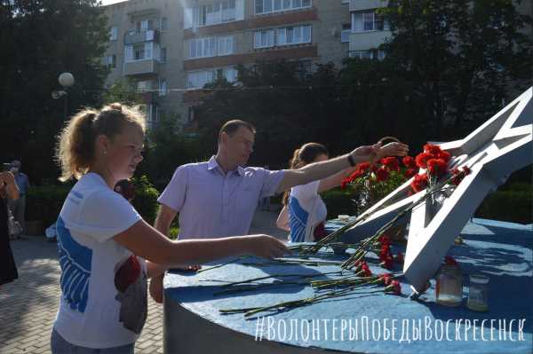 #ВолонтерыПобедыВоскресенск возложили цветы к стеле на бульваре Победы г. Белоозёрский