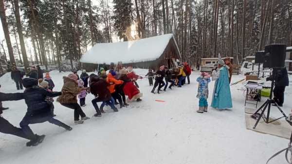 Снегурочка и Дед Мороз приходят в гости